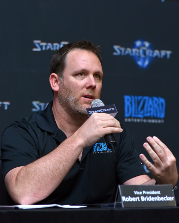 로버트 브라이든베커