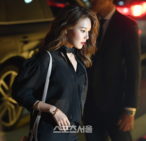 [현장스케치] 수영, 은근한 시스루로 매력 발산