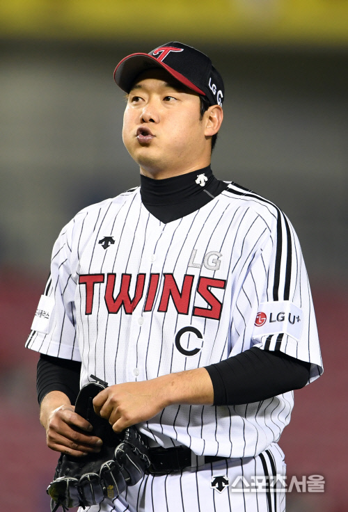 [SS포토]LG 류제국, \'휴! 또 무실점으로 막았다!\'