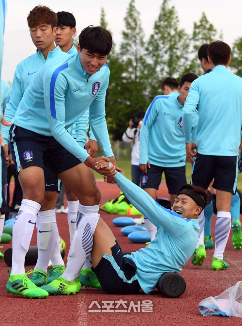 [SS포토]전주 첫 훈련, 밝은 분위기의 U-20 대표팀