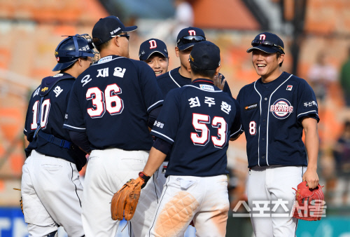 [SS포토]롯데 대파한 두산, 4연승 질주