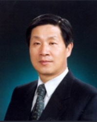 구학서 신세계그룹 고문, "우매한 민중 민주주의" 발언 논란