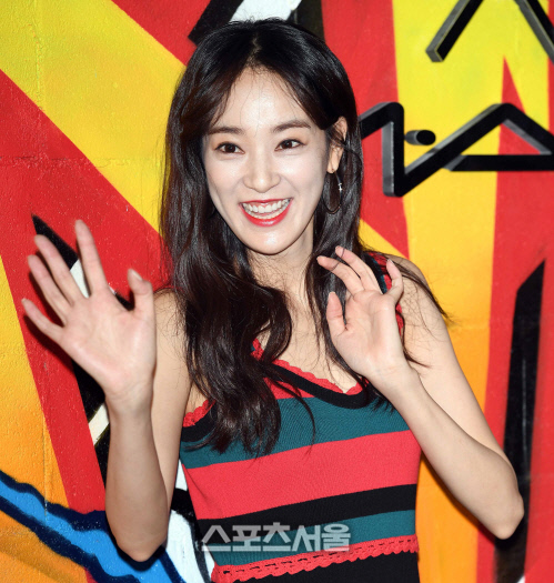 [SS포토]해맑은 이주연, \'반가워요~\'