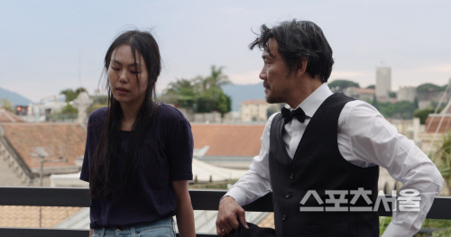 [SS칸무비]'클레어의 카메라' 홍상수는 이번에도 김민희를 말했다(리뷰)