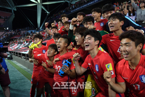 [SS포토]아르헨티나 꺾은 대한민국, \'16강이다!\'