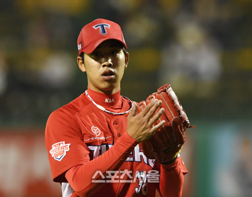 [SS포토] KIA 임기영, 한화 타선 틀어막으며 7-0 리드하는 호투!