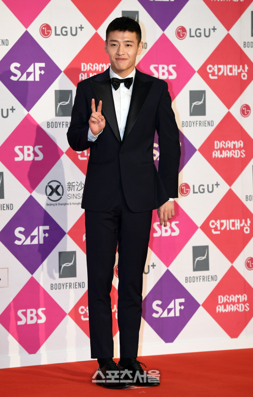 강하늘, 절친 김우빈 투병에 "사랑한다 힘내라 항상 웃자"