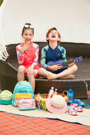 네파 키즈 샤베트 레시가드 착장컷 3