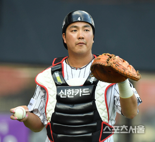 [SS포토] LG 조윤준, 넥센전 선발 출장...허프의 첫 승을 위해!