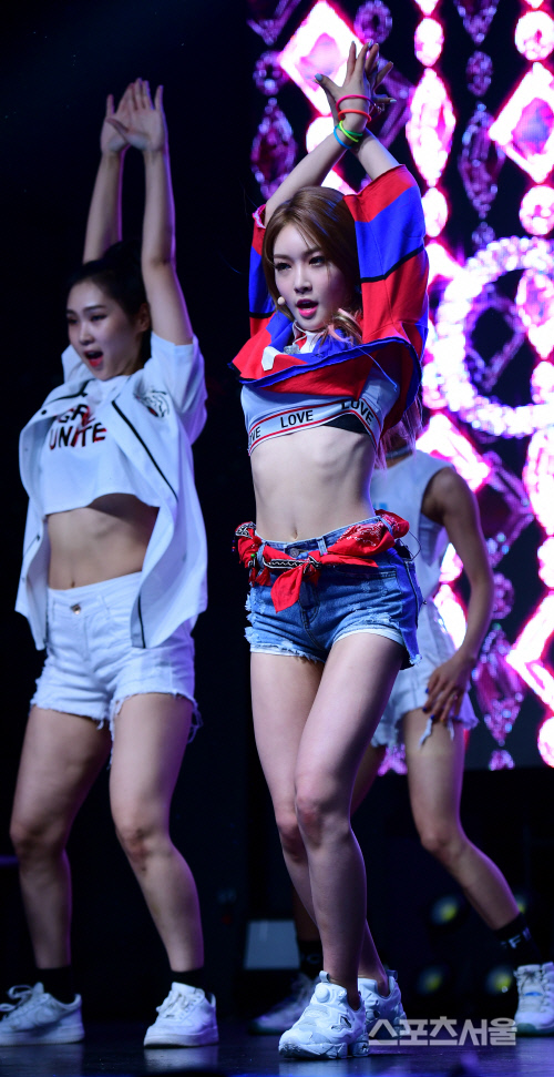 [SS포토] 청하, 완벽한 S라인 몸매