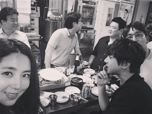 한채아, '백종원의 3대천왕' 회식 인증샷 공개…'눈부신 미모'