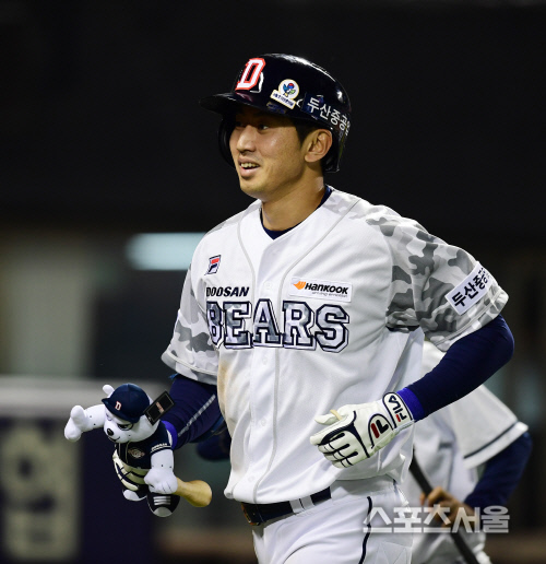 [SS포토] 정진호, 5회 홈런으로 사이클링 히트 완성!
