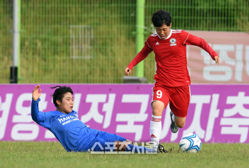 [SS포토]\'여왕기\' 한양여대-강원도립대, 태클로 임슬기 막는 김초이