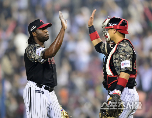 [SS포토] 깜짝등판 소사 \'세이브 챙겼어요\'