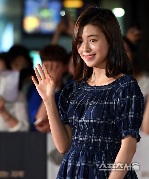 [SS포토] 배우 지우, 청순한 드레스와 미소로 시사회 나들이~!