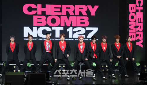 [SS포토]\'체리 밤\' 안무 대형 공개하는 NCT 127