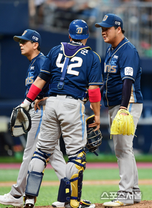 [SS포토] 이민호-김태군 '위기다'