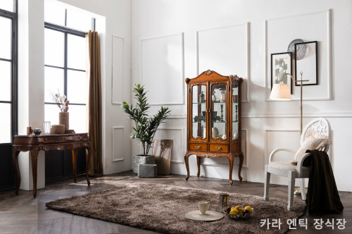 카라 엔틱 장식장