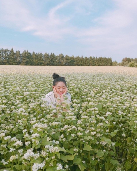 "누가 꽃이야?" 설현, 제주도 여행 중 청초 미모 과시