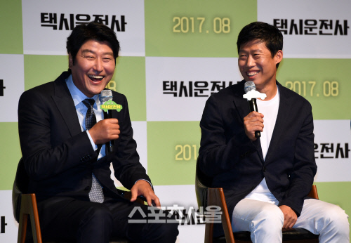 [SS포토]송강호-유해진, \'라면 광고 이후 함께 작품은 처음\'