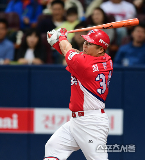 [SS포토] 홈런 최형우, 방망이 불 붙었다