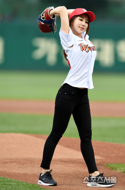 S라인 뽐내는 황보미 아나운서[SS포토