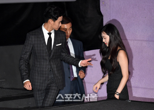 [SS포토]설리 에스코트 하는 김수현