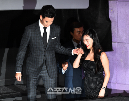 [SS포토]김수현, \'설리! 내 손을 잡아!\'