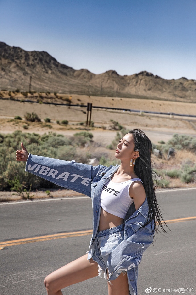 "매혹의 히치하이킹" 클라라, 뮤비 속 섹시 매력