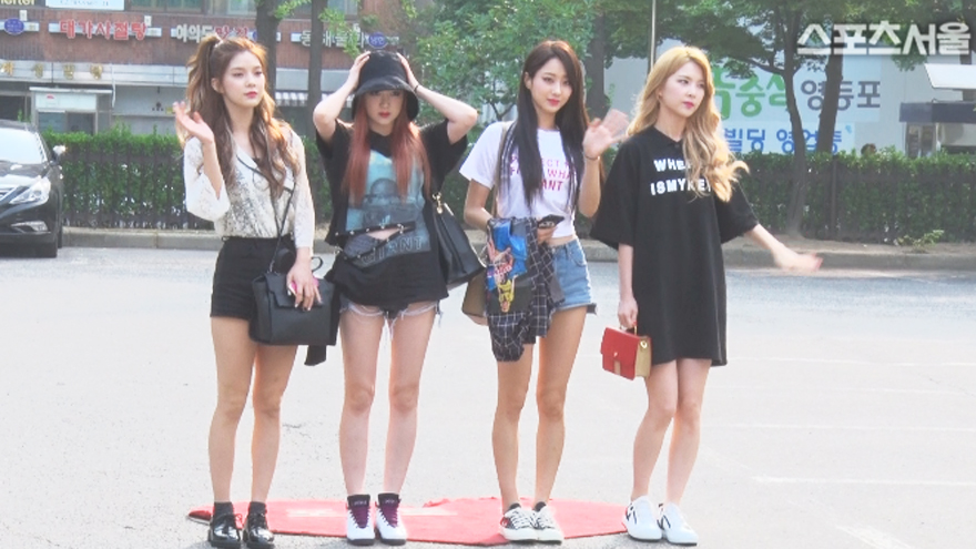 [SS쇼캠] 나인뮤지스(9muses), '모델돌의 각선미에 시선 강탈' ('뮤직뱅크 출근길')