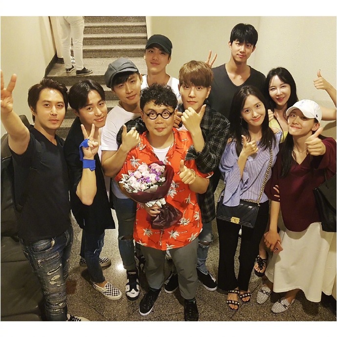 "화기애애한 팀워크" 윤아, '왕은사랑한다' 배우들과 모임 인증샷