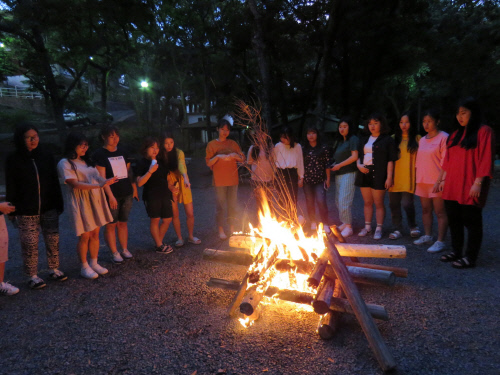 치지와 자연 소년의 집 캠프파이어