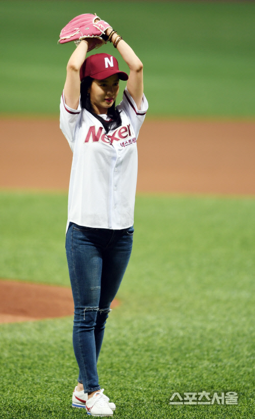 와인드업 송지효, 제대로 된 시구 보고싶죠?[SS포토]