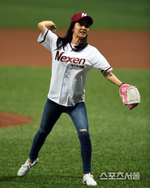 시구 송지효, 찢어진 청바지 부끄럽지않게[SS포토]