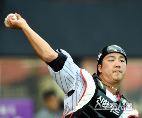 [SS포토] LG 조윤준, 백업의 무서움을 보여주리라~!