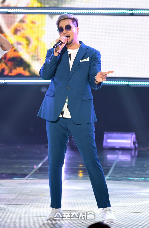 [SS포토]'쇼!챔피언' 김태우, '30대 애 아빠지만 가창력은 여전해요!