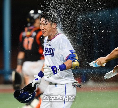 [SS포토] 끝내기 조동찬 \'여기가 워터파크구나\'