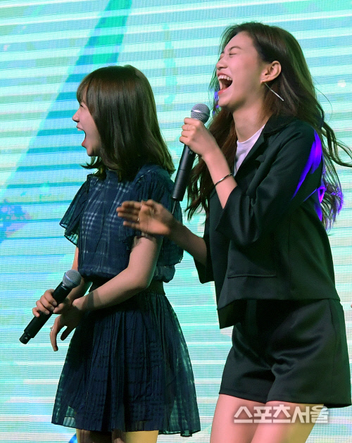 [SS포토] 아이오아이 유정&도연, 배꼽 잡을라~!