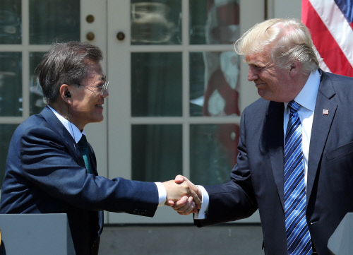 한미일 첫 공동성명 "北 평화복귀를 위한 더 강한 제재" 합의