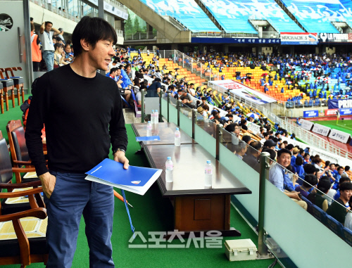 [SS포토] 신태용 감독, 수원에서 보석을 찾아야...