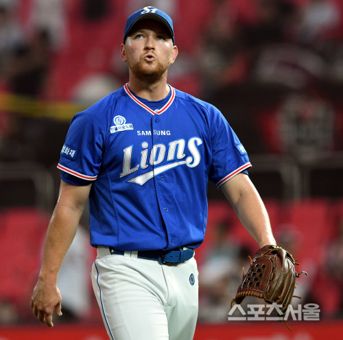 [SS포토] 삼성 패트릭, kt 타선...해볼만 하네...?