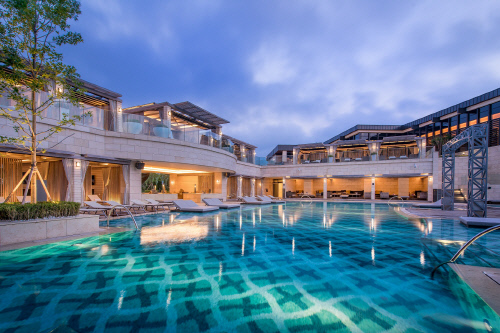 파라다이스시티 실외 수영장 야경