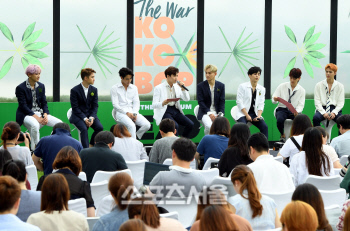 [SS포토] 엑소(EXO), 장사진을 이룬 미디어 앞에서 컴백 기자회견!