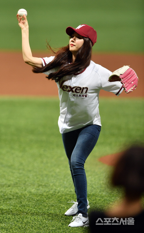 시구하는 프리스틴 로아[SS포토]