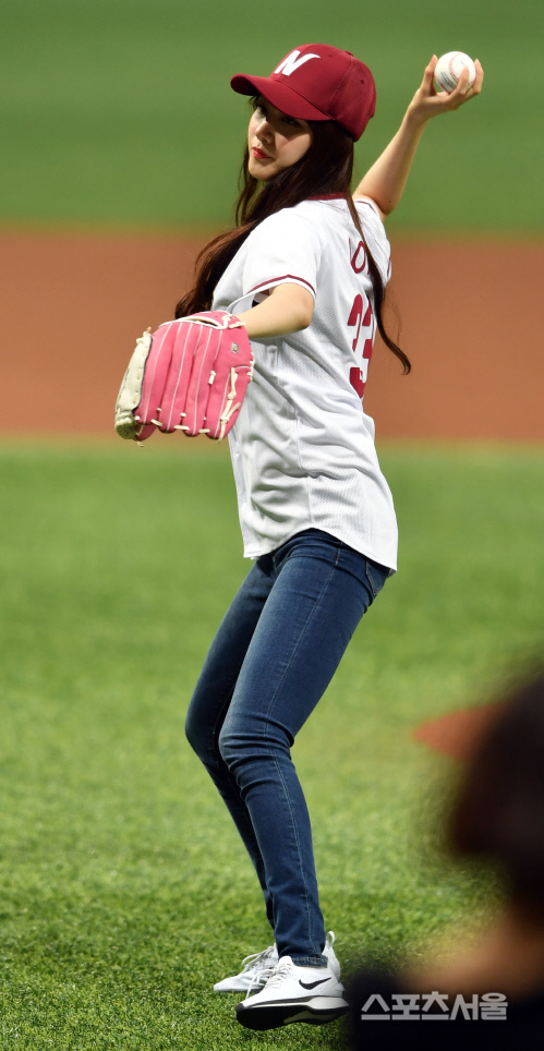 시구하는 프리스틴 로아 \'와인드업 하실게요\'[SS포토]