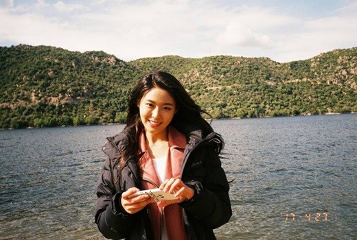 "여행 중에도 열일하는 미모" 설현, 꽃미소 활짝