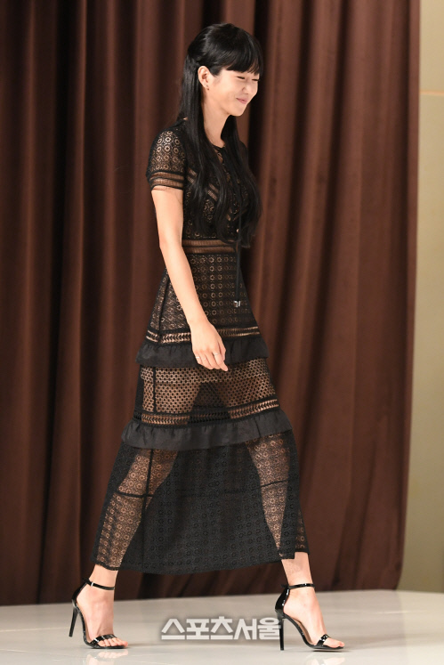 [SS포토]시원스런 시스루의 서예지