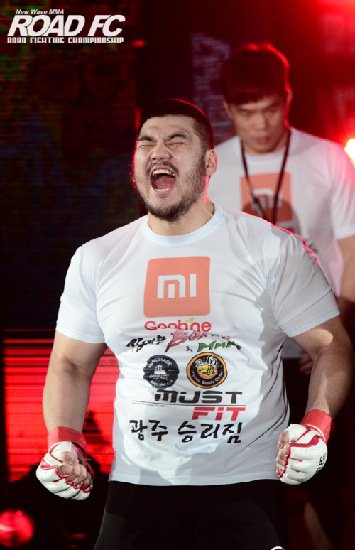 [로드FC]'괴물 레슬러' 심건호, "부상은 잊었다. 2차전만 생각한다~"