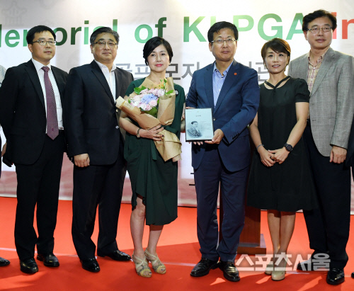 [SS포토] 메모리얼 오브 KLPGA 인 고양, 여자 골프 스타들의 모자가