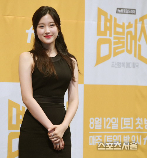 [SS포토] \'명불허전\' 문가영, 블랙 드레스의 깔끔함~!